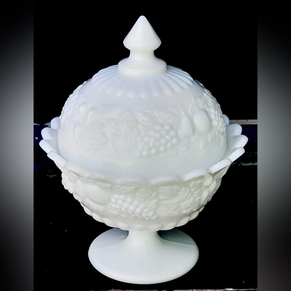 Mid Century Vintage Westmoreland Finial Lidded Fruit Embossed Candy Dish - Picture 11 of 12